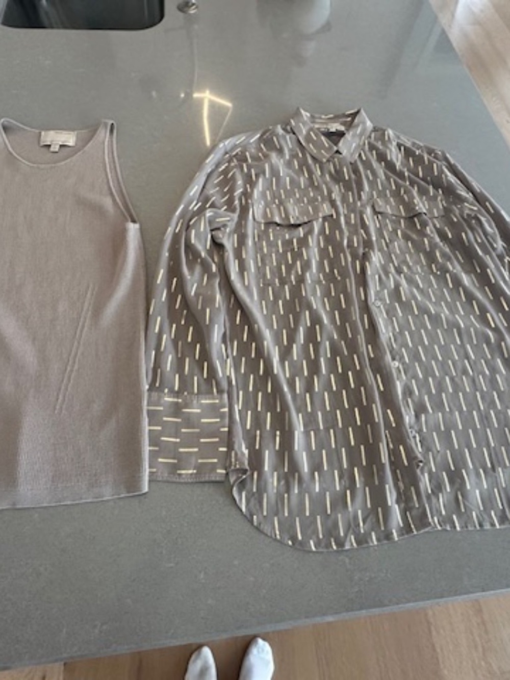 Banana Republic Sz L 2 Piece Taupe and Gold Blouse and Sweater Tank-Barely worn
